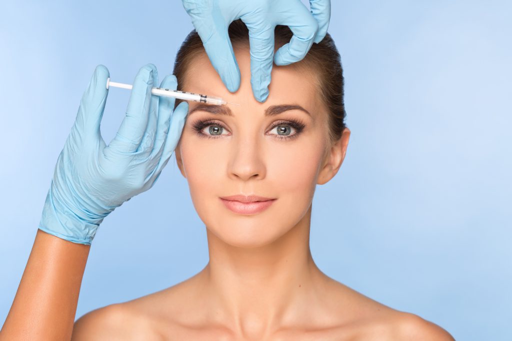 FREEDENTS_dentirty * Beauty woman giving botox injections.